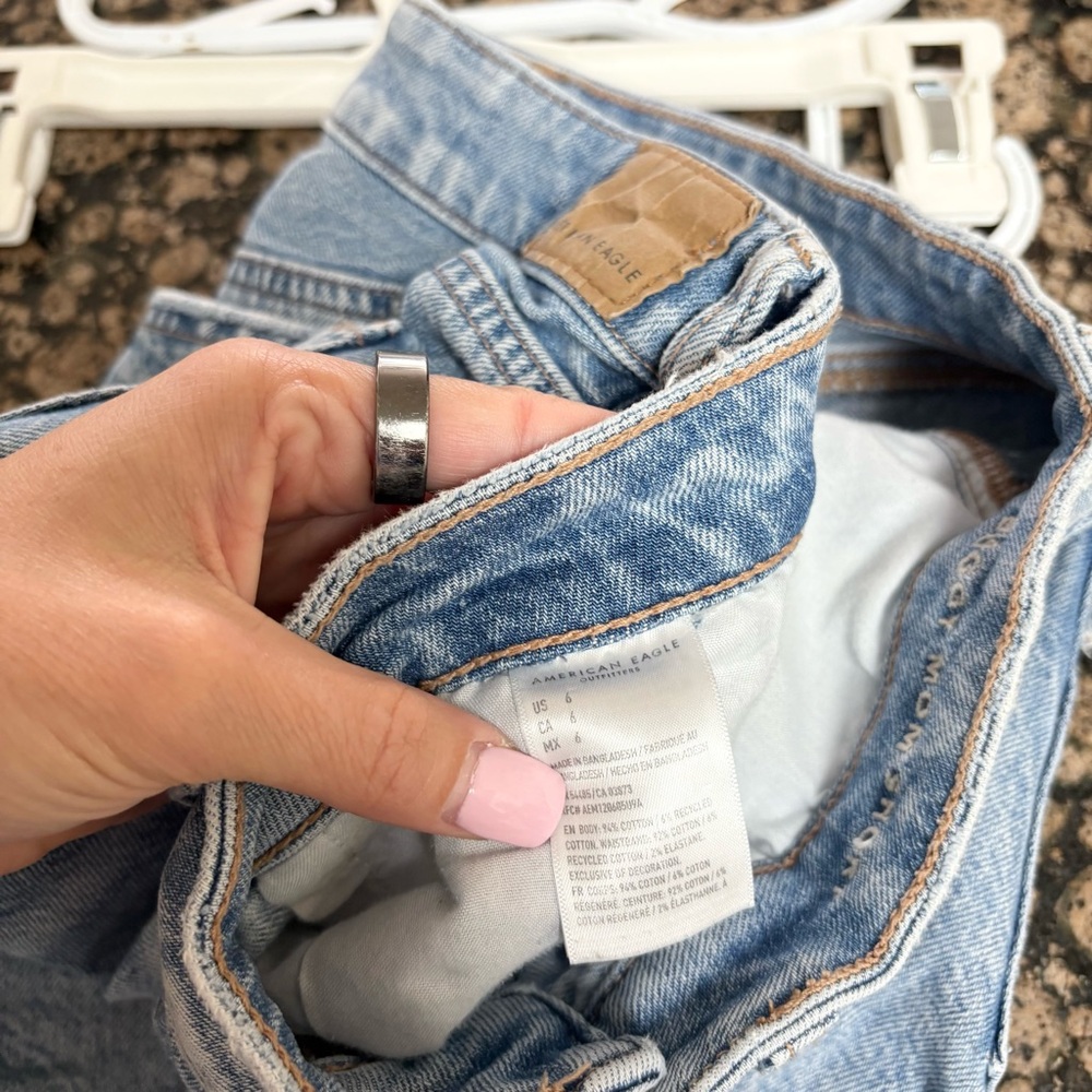 American Eagle Baggy Mom Shorts Womens Size 6 Distressed Blue Denim - Picture 7 of 8